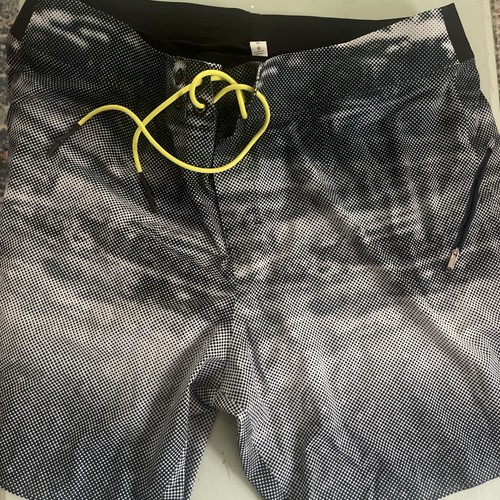 Lululemon shorts mens - 40, el